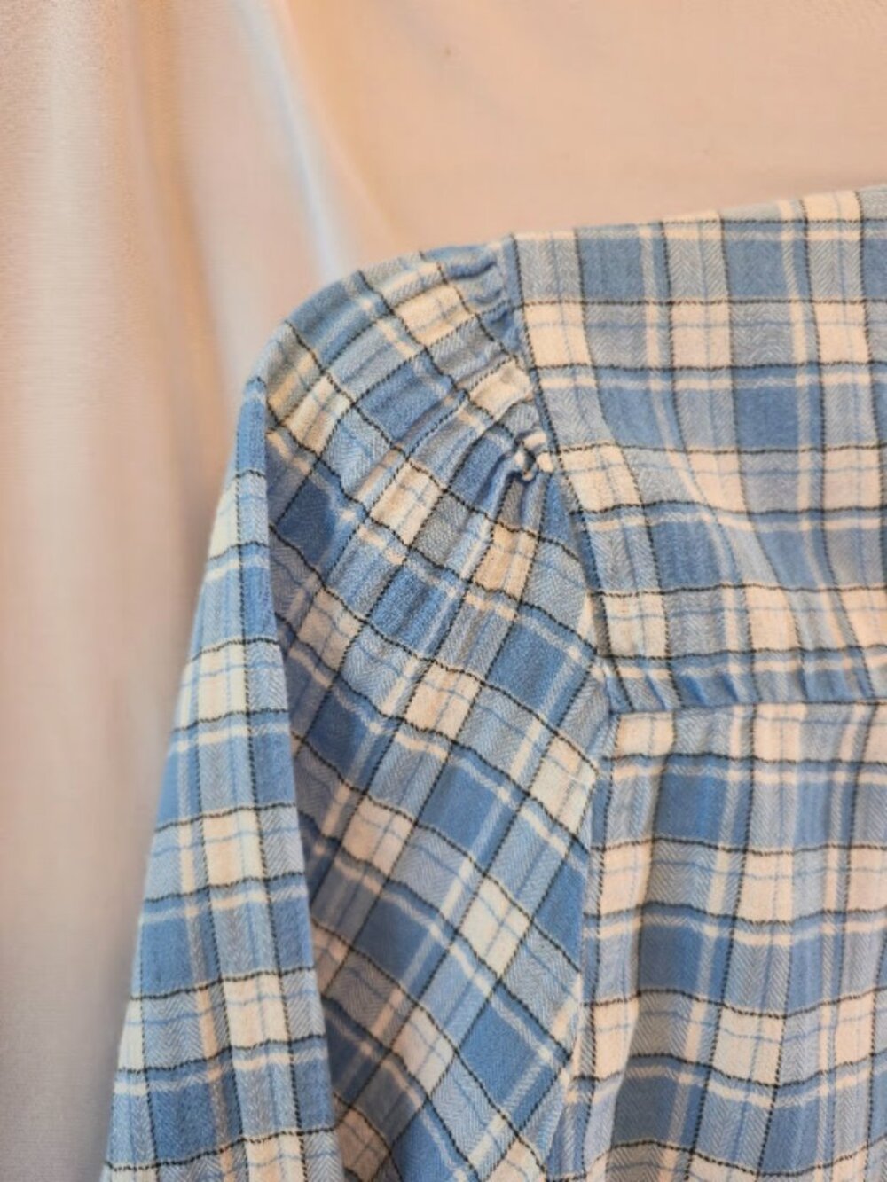 PLAID BLUE WHITE SHIRT LOFT SIZE LARGE RUFFLE COLLAR BUTTON UP SOFT COMFY - Picture 7 of 9